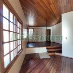 Casa com 125m², 3 dormitórios, 1 vaga, no bairro Colina Sorriso em Caxias do Sul para Alugar