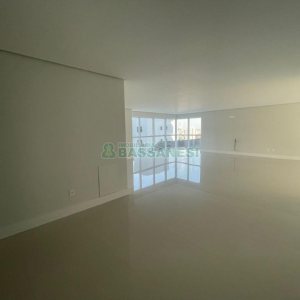Apartamento com 245m², 3 dormitórios, 4 vagas, no bairro Madureira em Caxias do Sul para Comprar