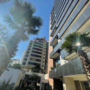 Apartamento com 245m², 3 dormitórios, 4 vagas, no bairro Madureira em Caxias do Sul para Comprar