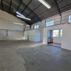 Pavilhão com 276m², no bairro São Ciro em Caxias do Sul para Alugar