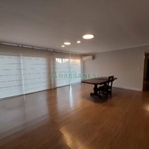 Casa Comercial com 500m², 4 dormitórios, 1 vaga, no bairro São Luiz em Caxias do Sul para Alugar