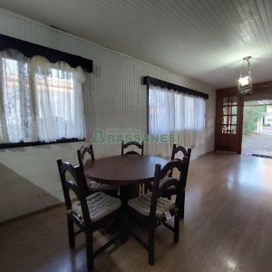 Casa Comercial com 500m², 4 dormitórios, 1 vaga, no bairro São Luiz em Caxias do Sul para Alugar