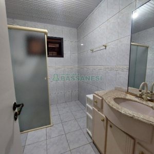 Casa Comercial com 500m², 4 dormitórios, 1 vaga, no bairro São Luiz em Caxias do Sul para Alugar