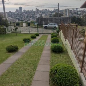 Casa com 136m², 2 dormitórios, 2 vagas, no bairro Salgado Filho em Caxias do Sul para Comprar