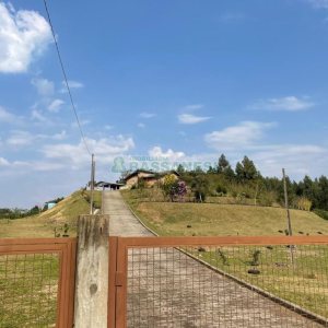 Chácara com 360m², 3 dormitórios, 1 vaga, no bairro Vila Cristina em Caxias do Sul para Comprar