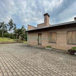 Chácara com 360m², 3 dormitórios, 1 vaga, no bairro Vila Cristina em Caxias do Sul para Comprar