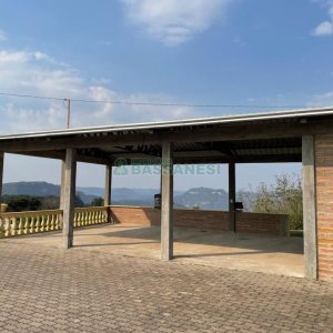 Chácara com 360m², 3 dormitórios, 1 vaga, no bairro Vila Cristina em Caxias do Sul para Comprar