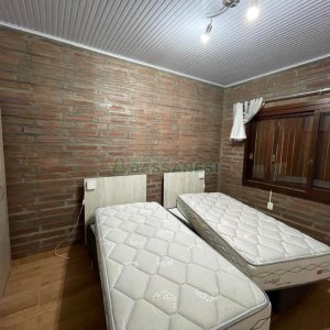Chácara com 360m², 3 dormitórios, 1 vaga, no bairro Vila Cristina em Caxias do Sul para Comprar