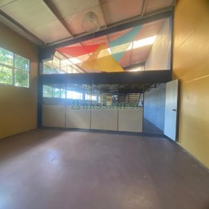 Pavilhão com 600m², 2 vagas, no bairro Bela Vista em Caxias do Sul para Alugar ou Comprar