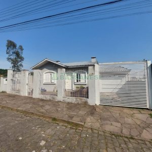 Casa com 200m², 2 dormitórios, 1 vaga, no bairro Nossa Senhora da Saúde em Caxias do Sul para Alugar
