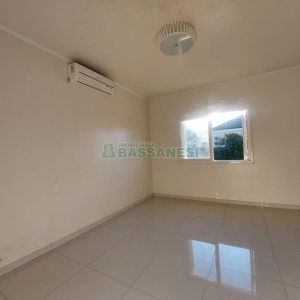 Casa com 200m², 2 dormitórios, 1 vaga, no bairro Nossa Senhora da Saúde em Caxias do Sul para Alugar