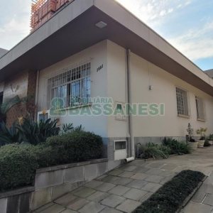 Casa com 500m², 4 dormitórios, 3 vagas, no bairro Santa Catarina em Caxias do Sul para Comprar
