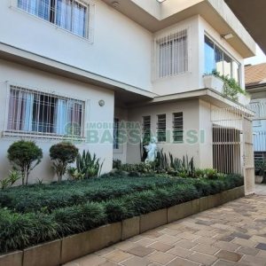 Casa com 500m², 4 dormitórios, 3 vagas, no bairro Santa Catarina em Caxias do Sul para Comprar