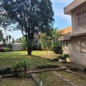 Casa com 500m², 4 dormitórios, 3 vagas, no bairro Santa Catarina em Caxias do Sul para Comprar