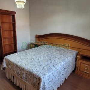 Casa com 500m², 4 dormitórios, 3 vagas, no bairro Santa Catarina em Caxias do Sul para Comprar