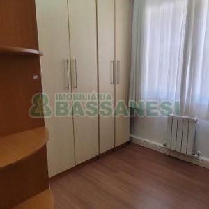 Casa com 500m², 4 dormitórios, 3 vagas, no bairro Santa Catarina em Caxias do Sul para Comprar