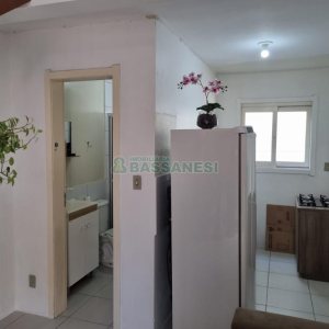 Sobrado com 58m², 2 dormitórios, 1 vaga, no bairro Desvio Rizzo em Caxias do Sul para Comprar