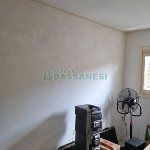 Sobrado com 58m², 2 dormitórios, 1 vaga, no bairro Desvio Rizzo em Caxias do Sul para Comprar
