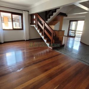 Casa com 353m², 4 dormitórios, 2 vagas, no bairro Petrópolis em Caxias do Sul para Comprar