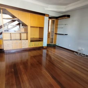 Casa com 353m², 4 dormitórios, 2 vagas, no bairro Petrópolis em Caxias do Sul para Comprar