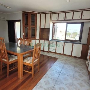 Casa com 353m², 4 dormitórios, 2 vagas, no bairro Petrópolis em Caxias do Sul para Comprar