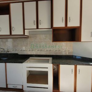 Casa com 353m², 4 dormitórios, 2 vagas, no bairro Petrópolis em Caxias do Sul para Comprar