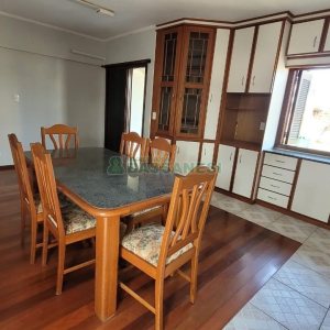 Casa com 353m², 4 dormitórios, 2 vagas, no bairro Petrópolis em Caxias do Sul para Comprar