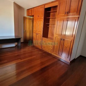 Casa com 353m², 4 dormitórios, 2 vagas, no bairro Petrópolis em Caxias do Sul para Comprar