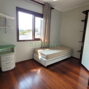 Casa com 353m², 4 dormitórios, 2 vagas, no bairro Petrópolis em Caxias do Sul para Comprar