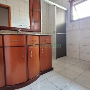 Casa com 353m², 4 dormitórios, 2 vagas, no bairro Petrópolis em Caxias do Sul para Comprar