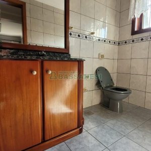 Casa com 353m², 4 dormitórios, 2 vagas, no bairro Petrópolis em Caxias do Sul para Comprar