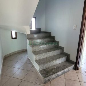 Casa com 353m², 4 dormitórios, 2 vagas, no bairro Petrópolis em Caxias do Sul para Comprar