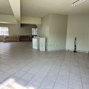 Casa com 353m², 4 dormitórios, 2 vagas, no bairro Petrópolis em Caxias do Sul para Comprar