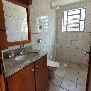 Casa com 353m², 4 dormitórios, 2 vagas, no bairro Petrópolis em Caxias do Sul para Comprar