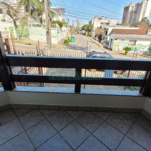 Casa com 353m², 4 dormitórios, 2 vagas, no bairro Petrópolis em Caxias do Sul para Comprar