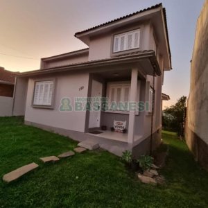 Casa com 141m², 3 dormitórios, 1 vaga, no bairro Santa Lúcia em Caxias do Sul para Comprar