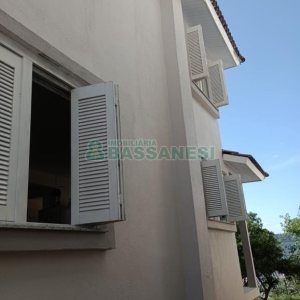 Casa com 141m², 3 dormitórios, 1 vaga, no bairro Santa Lúcia em Caxias do Sul para Comprar