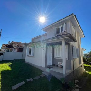 Casa com 141m², 3 dormitórios, 1 vaga, no bairro Santa Lúcia em Caxias do Sul para Comprar