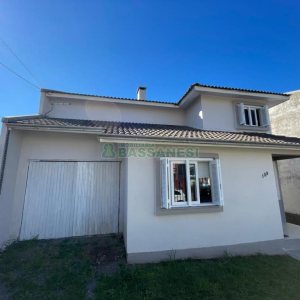 Casa com 141m², 3 dormitórios, 1 vaga, no bairro Santa Lúcia em Caxias do Sul para Comprar