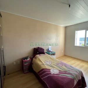 Casa com 141m², 3 dormitórios, 1 vaga, no bairro Santa Lúcia em Caxias do Sul para Comprar