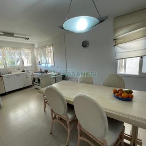 Casa com 141m², 3 dormitórios, 1 vaga, no bairro Santa Lúcia em Caxias do Sul para Comprar