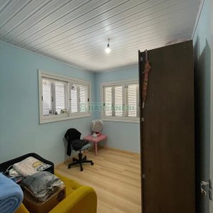 Casa com 141m², 3 dormitórios, 1 vaga, no bairro Santa Lúcia em Caxias do Sul para Comprar