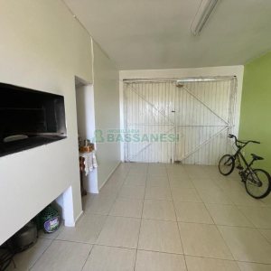 Casa com 141m², 3 dormitórios, 1 vaga, no bairro Santa Lúcia em Caxias do Sul para Comprar