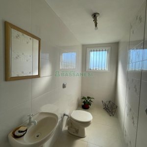 Casa com 141m², 3 dormitórios, 1 vaga, no bairro Santa Lúcia em Caxias do Sul para Comprar