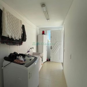 Casa com 141m², 3 dormitórios, 1 vaga, no bairro Santa Lúcia em Caxias do Sul para Comprar
