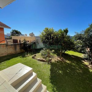 Casa com 141m², 3 dormitórios, 1 vaga, no bairro Santa Lúcia em Caxias do Sul para Comprar