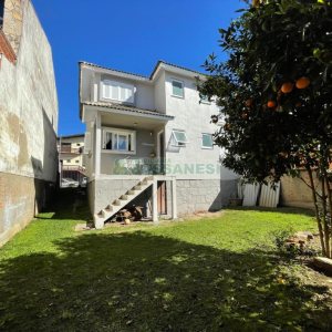 Casa com 141m², 3 dormitórios, 1 vaga, no bairro Santa Lúcia em Caxias do Sul para Comprar