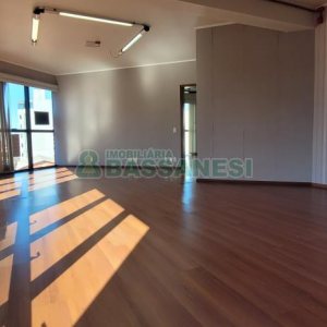Sala com 205m², 3 vagas, no bairro Centro em Caxias do Sul para Comprar