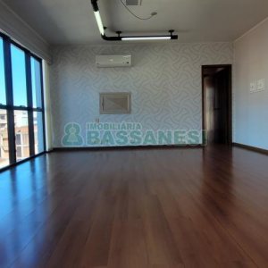 Sala com 205m², 3 vagas, no bairro Centro em Caxias do Sul para Comprar