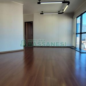 Sala com 205m², 3 vagas, no bairro Centro em Caxias do Sul para Comprar